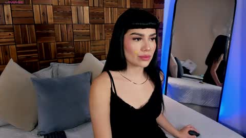 Mia online show from 04.12.26