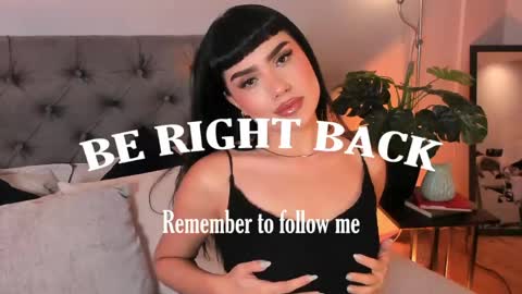 Mia online show from 04.22.26