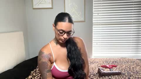 alongcamelexy online show from 10.10.25
