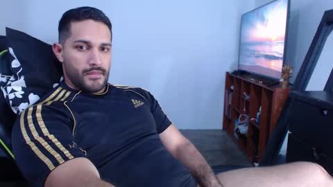 Snapshot of alonxoo chatting on 12.15.24 alonxoo online show from 12.15.24