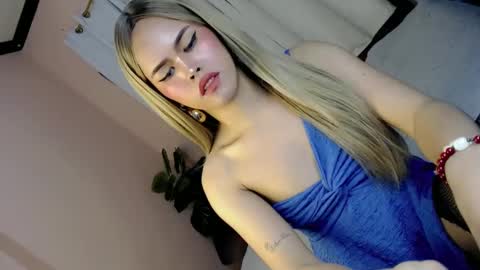 Snapshot of alove_too_last chatting on 01.12.25 LEXY online show from 01.12.25