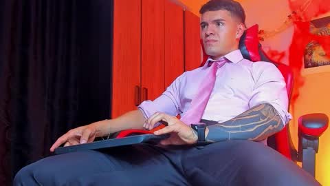 Snapshot of alpha_dominus_ chatting on 10.17.25 alpha_dominus_ online show from 10.17.25