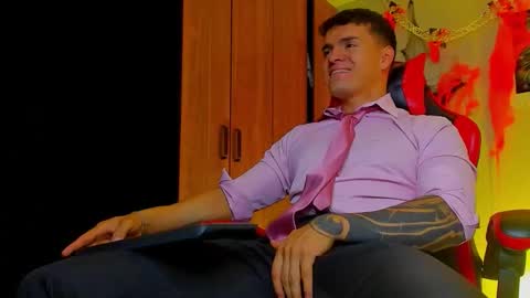 Snapshot of alpha_dominus_ chatting on 10.21.25 alpha_dominus_ online show from 10.21.25