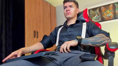 Snapshot of alpha_dominus_ chatting on 11.03.25 alpha_dominus_ online show from 11.03.25