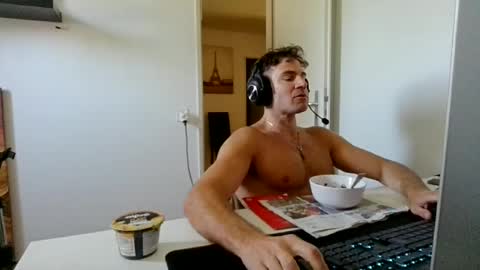 Snapshot of alphah_hunk chatting on 06.15.26 alphah_hunk online show from 06.15.26