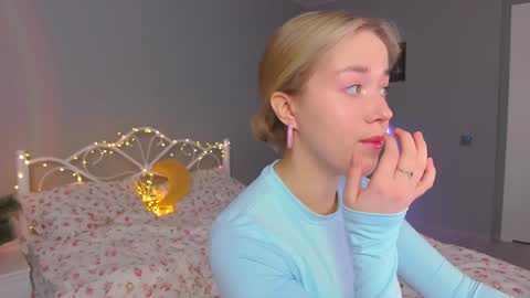 Snapshot of aluntick chatting on 01.12.25 Amelia NEXT STREAM online show from 01.12.25