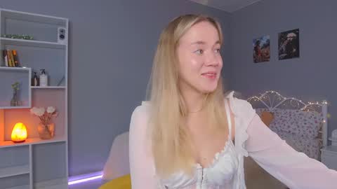 Snapshot of aluntick chatting on 02.02.25 Amelia NEXT STREAM online show from 02.02.25