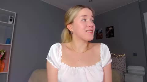Snapshot of aluntick chatting on 02.28.25 Amelia NEXT STREAM online show from 02.28.25
