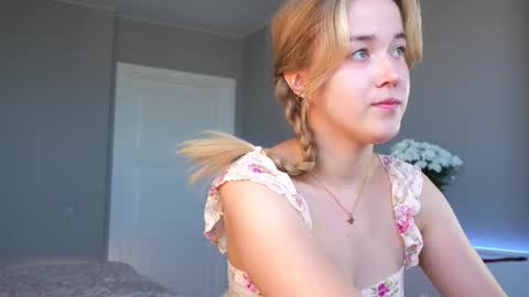 Snapshot of aluntick chatting on 09.12.25 Amelia NEXT STREAM online show from 09.12.25
