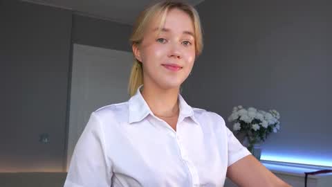 Snapshot of aluntick chatting on 10.10.25 Amelia NEXT STREAM online show from 10.10.25