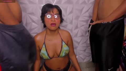 Snapshot of alverinia2001 chatting on 10.26.25 alverinia2001 online show from 10.26.25