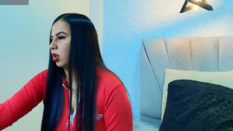 Snapshot of aly_smith_ chatting on 10.07.25 A L Y online show from 10.07.25