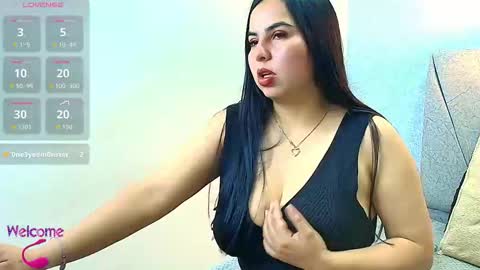 Snapshot of aly_smith_ chatting on 10.14.25 A L Y online show from 10.14.25