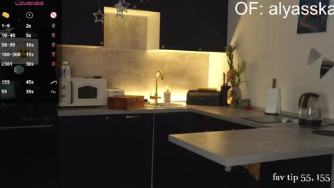 Snapshot of alyaska_2000 chatting on 01.12.25 Anna  fav tip 55 3 online show from 01.12.25