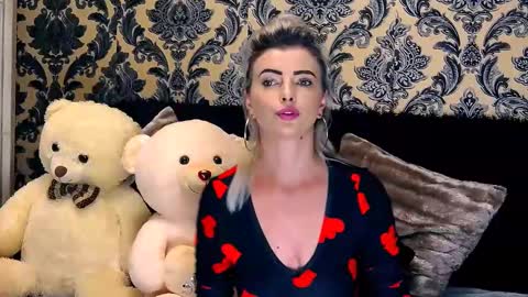 Snapshot of alyblonde chatting on 12.20.24 aly online show from 12.20.24