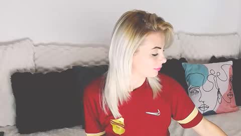 Snapshot of alyblonde chatting on 11.08.25 aly online show from 11.08.25