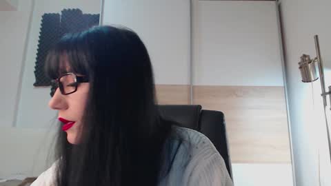 Snapshot of alycetn chatting on 11.19.25 Alice online show from 11.19.25