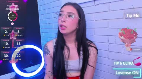 Snapshot of alys_molly chatting on 12.24.24 sopie online show from 12.24.24