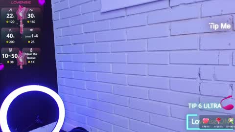 Snapshot of alys_molly chatting on 12.26.24 sopie online show from 12.26.24