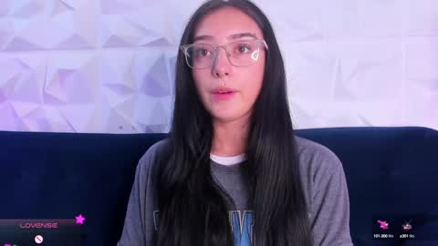 Snapshot of alys_molly chatting on 02.03.25 sopie online show from 02.03.25