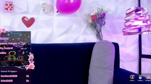 Snapshot of alys_molly chatting on 02.15.25 sopie online show from 02.15.25