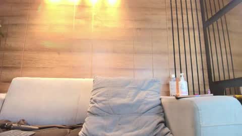 Snapshot of alys_molly chatting on 03.28.26 sopie online show from 03.28.26