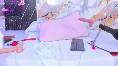 Snapshot of alyson__a chatting on 10.31.25 alyson__a online show from 10.31.25