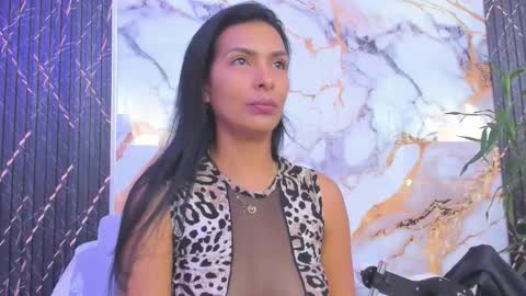 Snapshot of alyson__a chatting on 11.04.25 alyson__a online show from 11.04.25