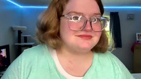 Lily online show from 09.22.25
