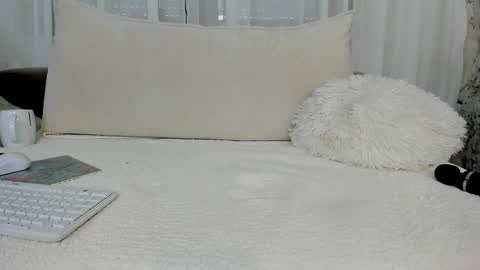 alysamillan online show from 12.12.24