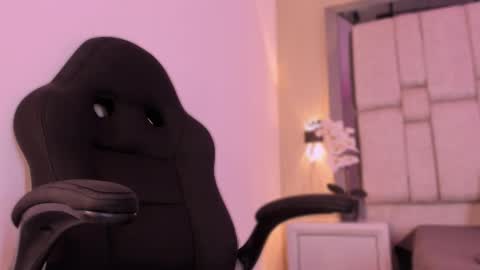 Snapshot of alysslender chatting on 12.02.25 Alys online show from 12.02.25