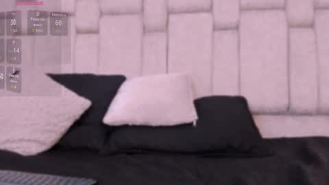 Snapshot of alysslender chatting on 12.17.25 Alys online show from 12.17.25