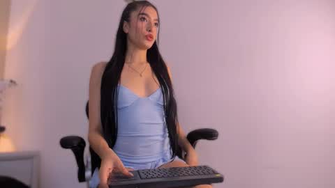 Snapshot of alysslender chatting on 12.18.25 Alys online show from 12.18.25