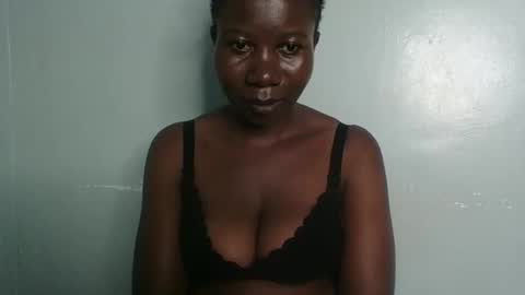 Snapshot of am_creme_delight chatting on 04.14.26 am_creme_delight online show from 04.14.26