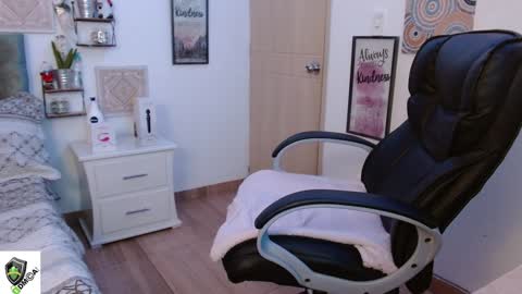 Snapshot of amalia_brunette chatting on 12.11.24 AMALIA online show from 12.11.24