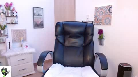 Snapshot of amalia_brunette chatting on 12.15.24 AMALIA online show from 12.15.24