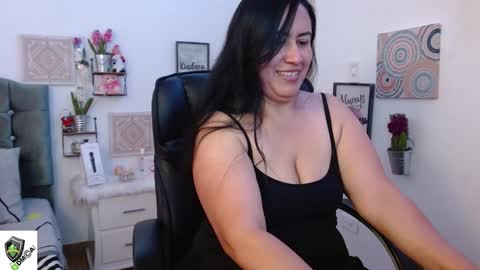 Snapshot of amalia_brunette chatting on 12.25.24 AMALIA online show from 12.25.24