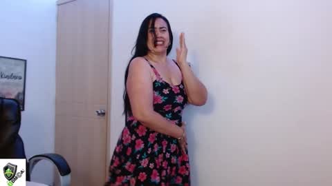 Snapshot of amalia_brunette chatting on 01.05.25 AMALIA online show from 01.05.25
