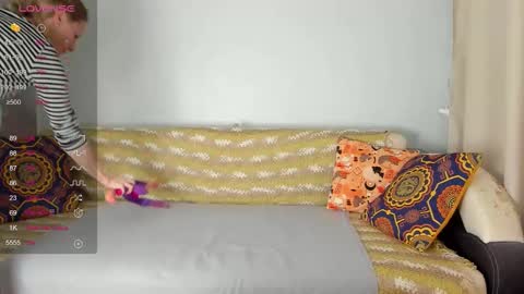 Snapshot of amalia_mio chatting on 12.18.25 Amalia online show from 12.18.25