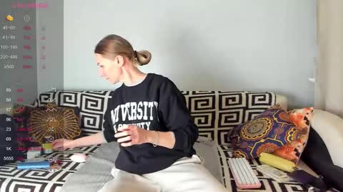 Snapshot of amalia_mio chatting on 12.21.25 Amalia online show from 12.21.25