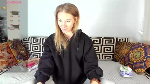 Snapshot of amalia_mio chatting on 03.23.26 Amalia online show from 03.23.26