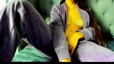 Snapshot of amaliajons chatting on 10.02.25 amaliajons online show from 10.02.25