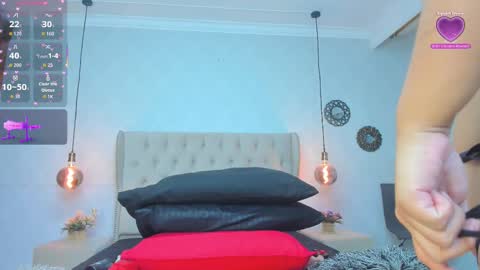 Snapshot of amanda29_ chatting on 11.04.25 amanda29_ online show from 11.04.25