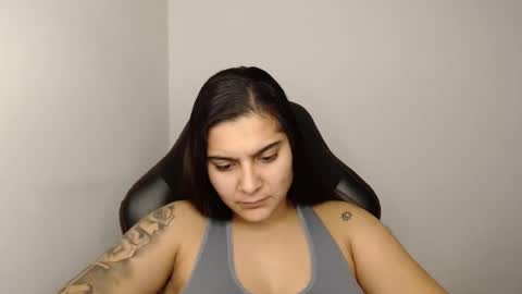 Snapshot of amanda5star chatting on 01.17.25 The queen of the biceps online show from 01.17.25