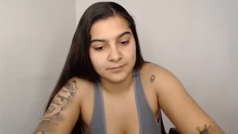 Snapshot of amanda5star chatting on 01.22.25 The queen of the biceps online show from 01.22.25