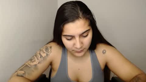 Snapshot of amanda5star chatting on 02.05.25 The queen of the biceps online show from 02.05.25