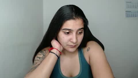 Snapshot of amanda5star chatting on 03.08.25 The queen of the biceps online show from 03.08.25