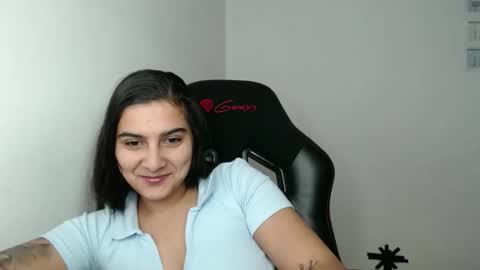 Snapshot of amanda5star chatting on 01.09.26 The queen of the biceps online show from 01.09.26