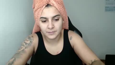 Snapshot of amanda5star chatting on 01.31.26 The queen of the biceps online show from 01.31.26