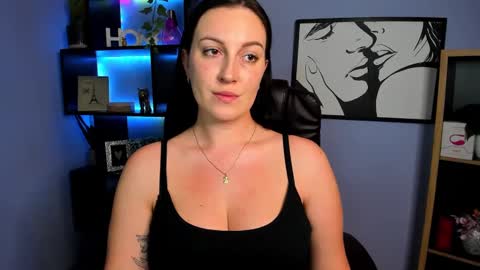 Snapshot of amanda_burn chatting on 03.10.25 Amanda online show from 03.10.25